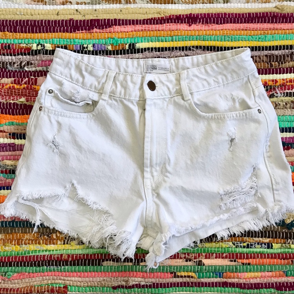 Zara ~ Light grey high waist cutoff shorts